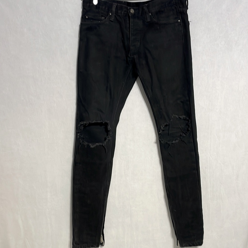 MNML Distressed Jeans
